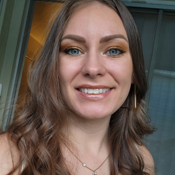 Meet your Posher, Denise - Picture 1 of 2